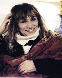Piera Degli Esposti in viaggio nella poesia al femminile